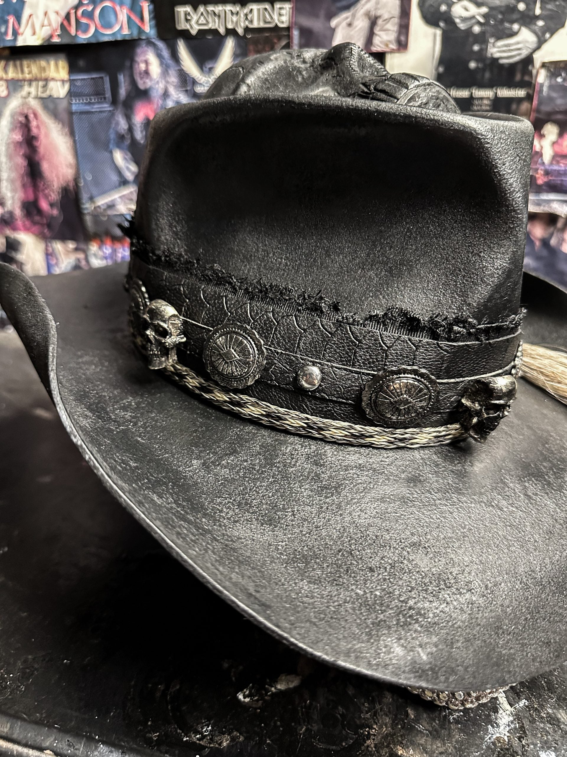 IN YOUR FACE - Blade Hats