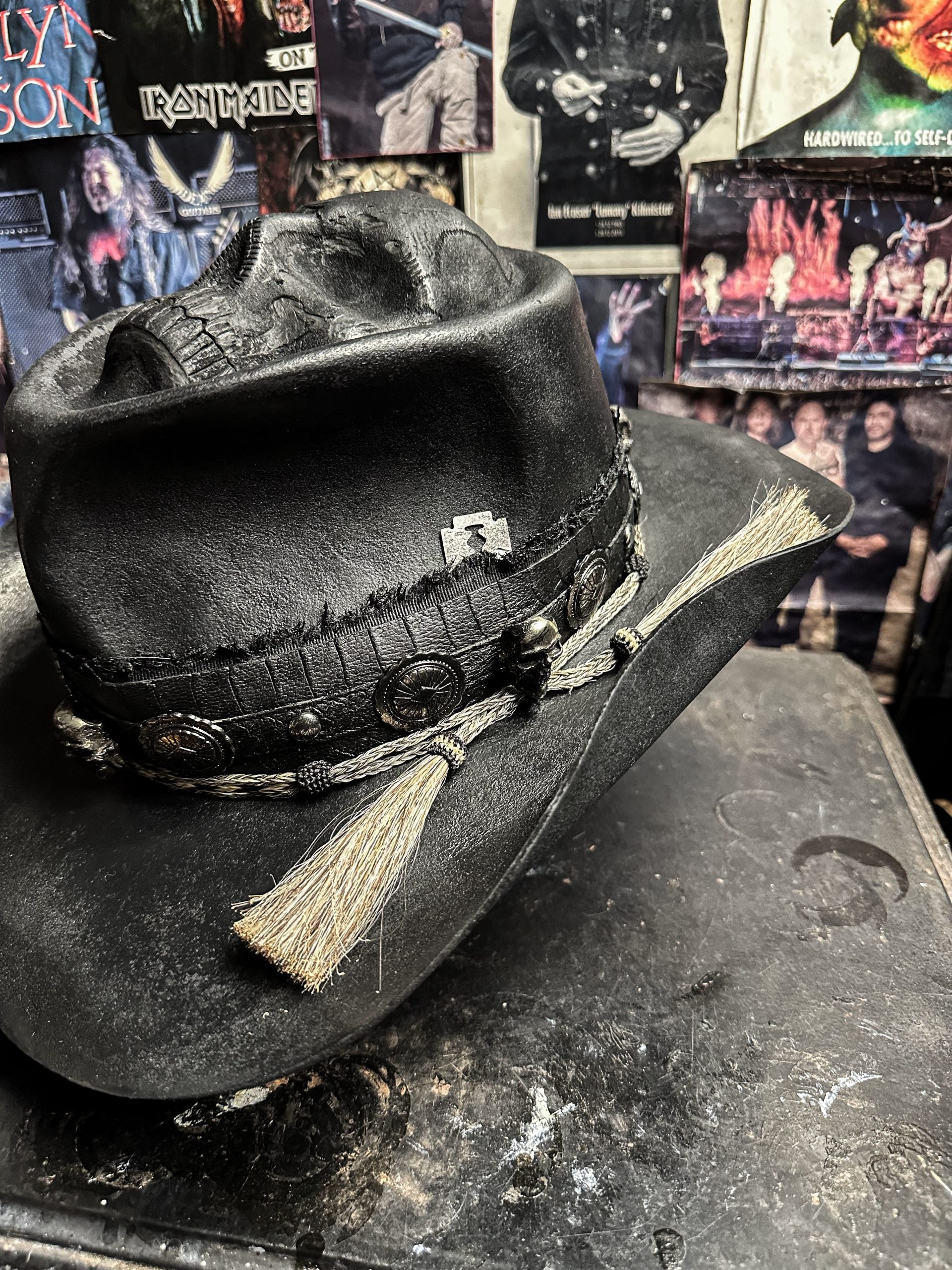 IN YOUR FACE - Blade Hats