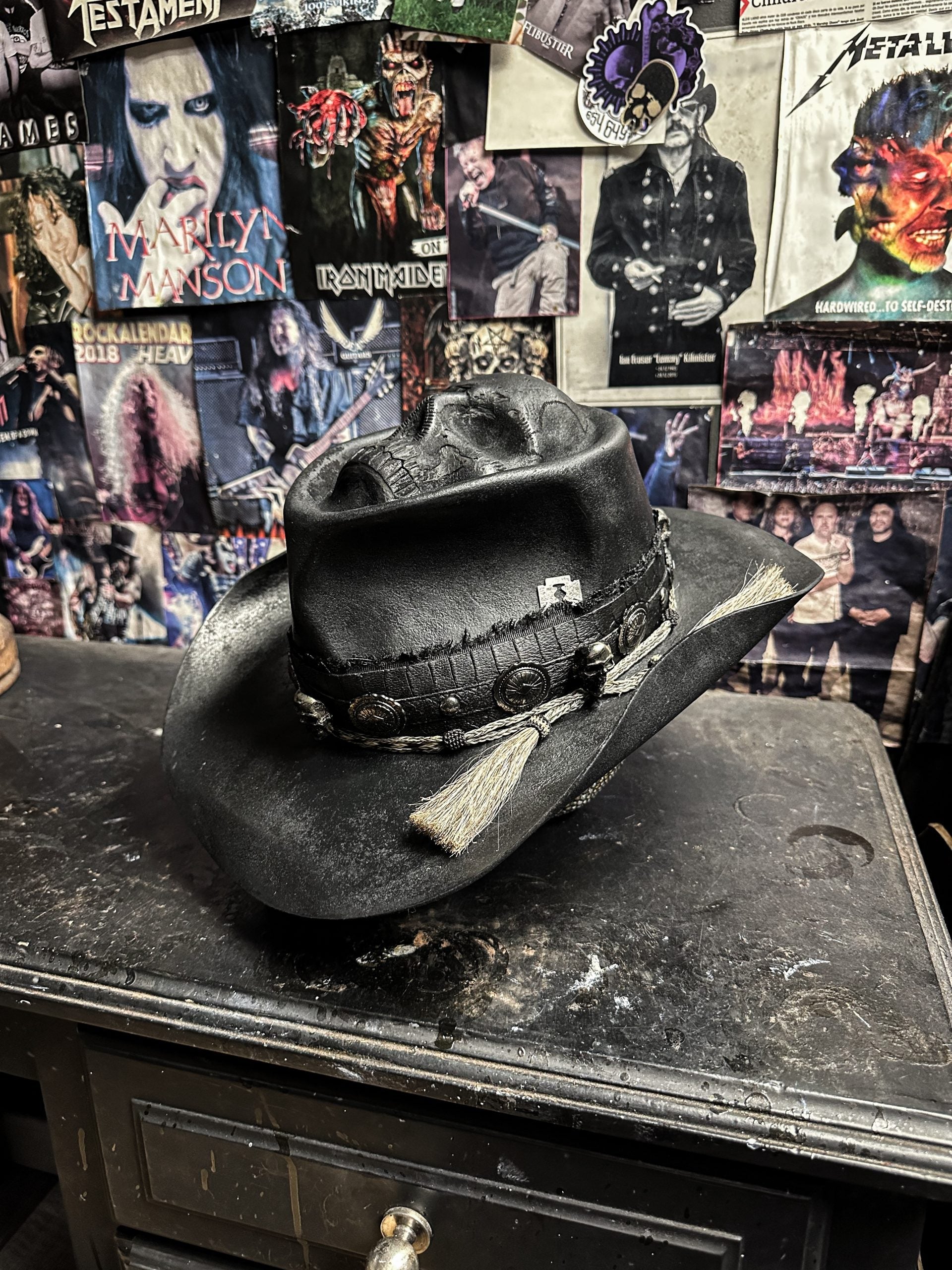 IN YOUR FACE - Blade Hats