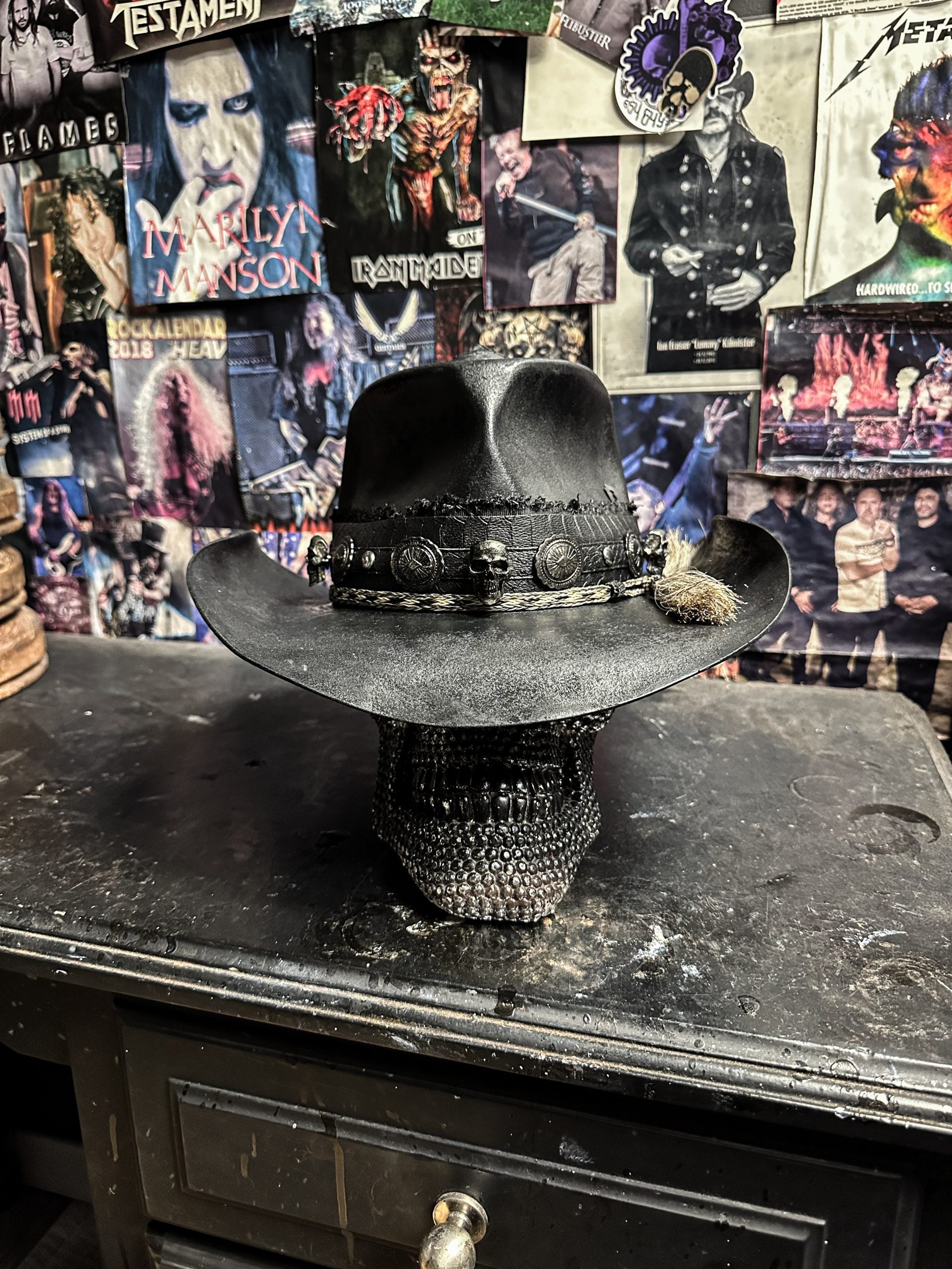 IN YOUR FACE - Blade Hats