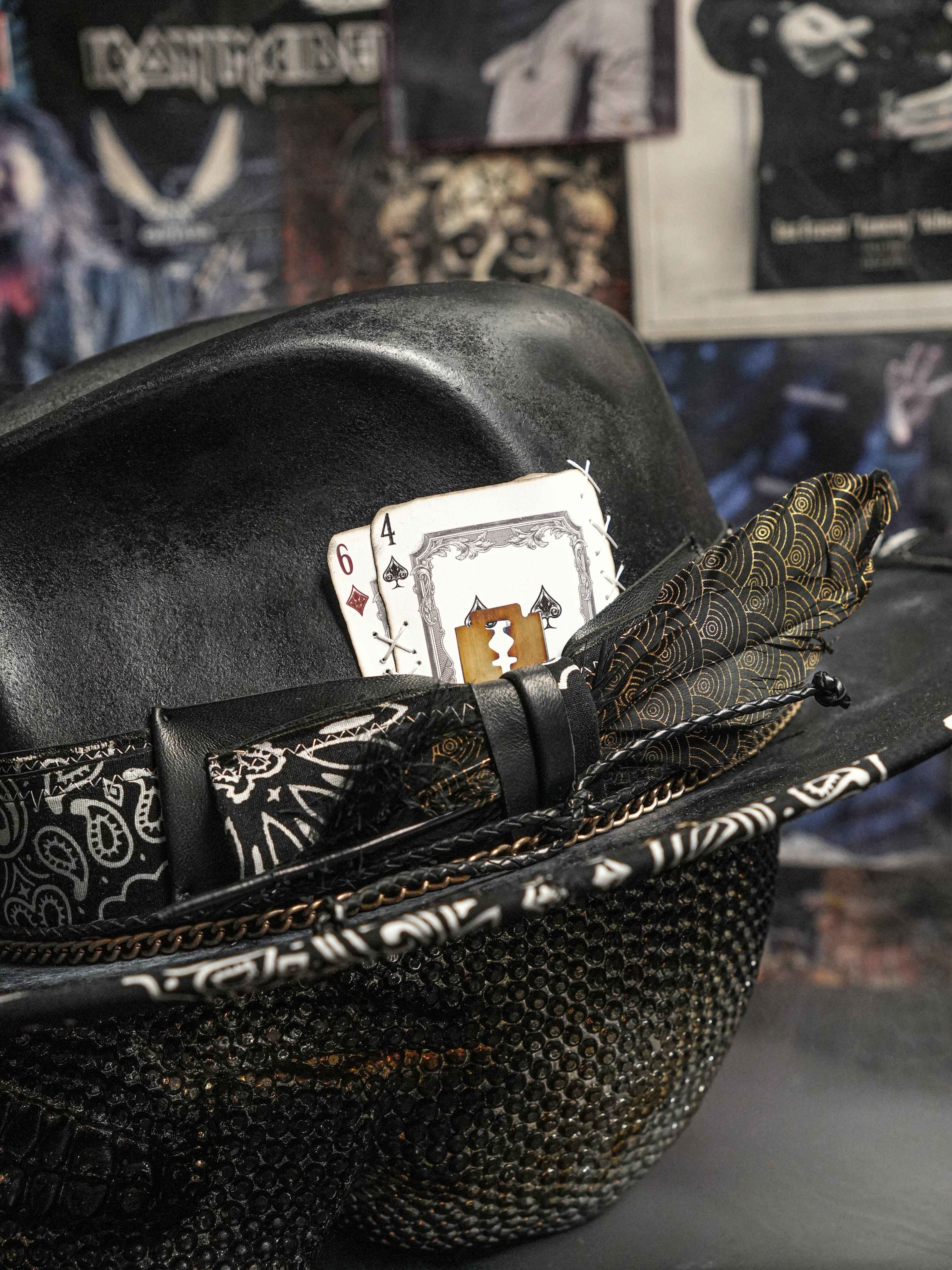 LIVIN´ ON THE EDGE - Blade Hats